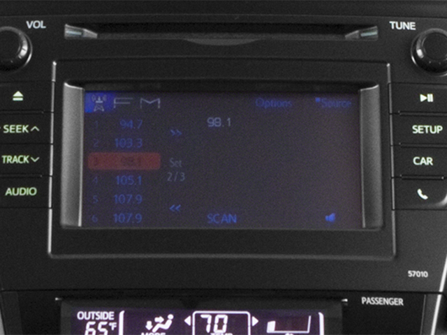 2014 Toyota Prius v Three *ROOMY AND WELL MAINTAINED!*