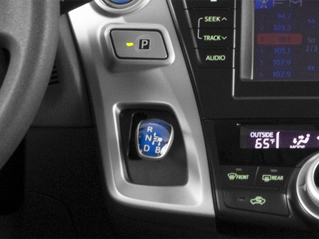 2014 Toyota Prius v Three *ROOMY AND WELL MAINTAINED!*