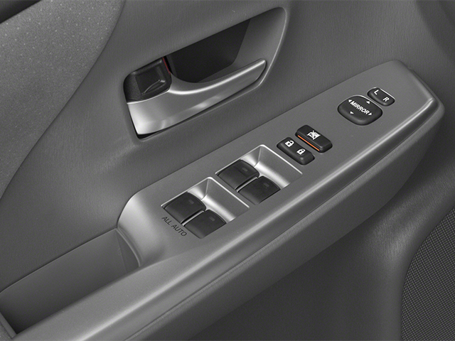2014 Toyota Prius v Three *ROOMY AND WELL MAINTAINED!*