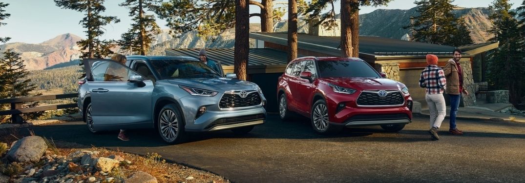 Blue and Red 2021 Toyota Highlander Models in a Cabin Driveway