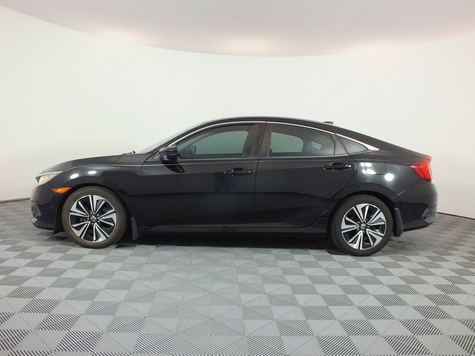 2017 Honda Civic Sedan EX-T *SPORTY AND RELIABLE!*