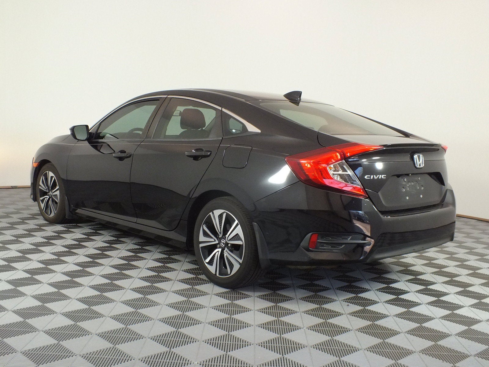 2017 Honda Civic Sedan EX-T *SPORTY AND RELIABLE!*