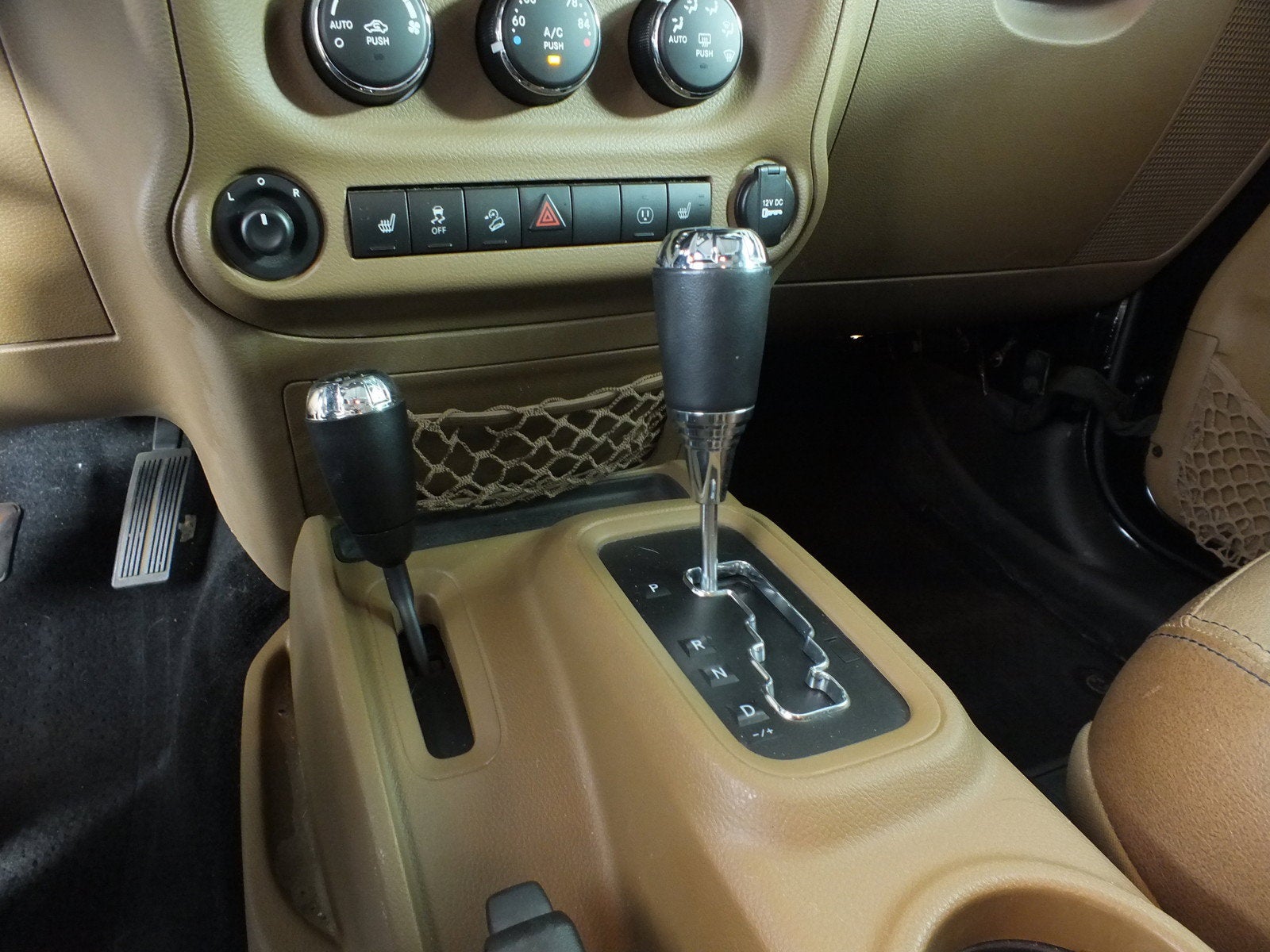 2017 Jeep Wrangler Sahara 4WD *CLEAN CARFAX!*