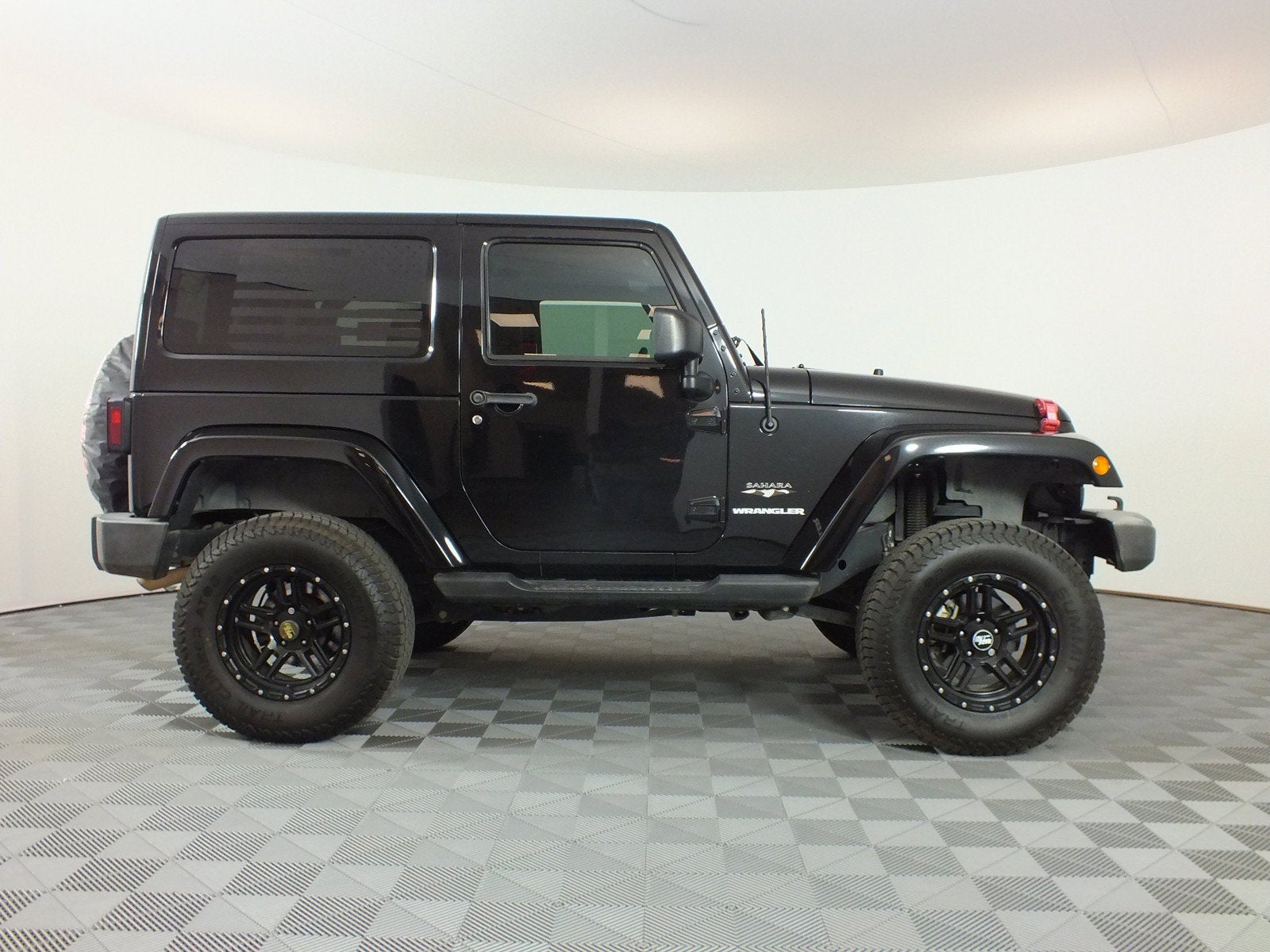 2017 Jeep Wrangler Sahara 4WD *CLEAN CARFAX!*