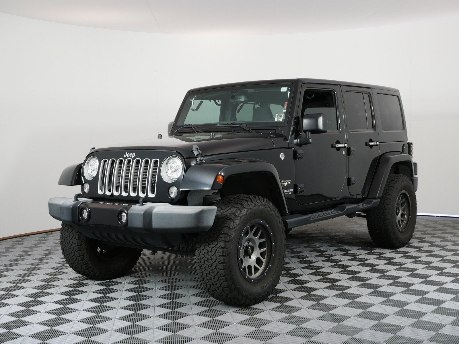 2017 Jeep Wrangler Unlimited Sahara 4WD *HIT THE TRAILS!*