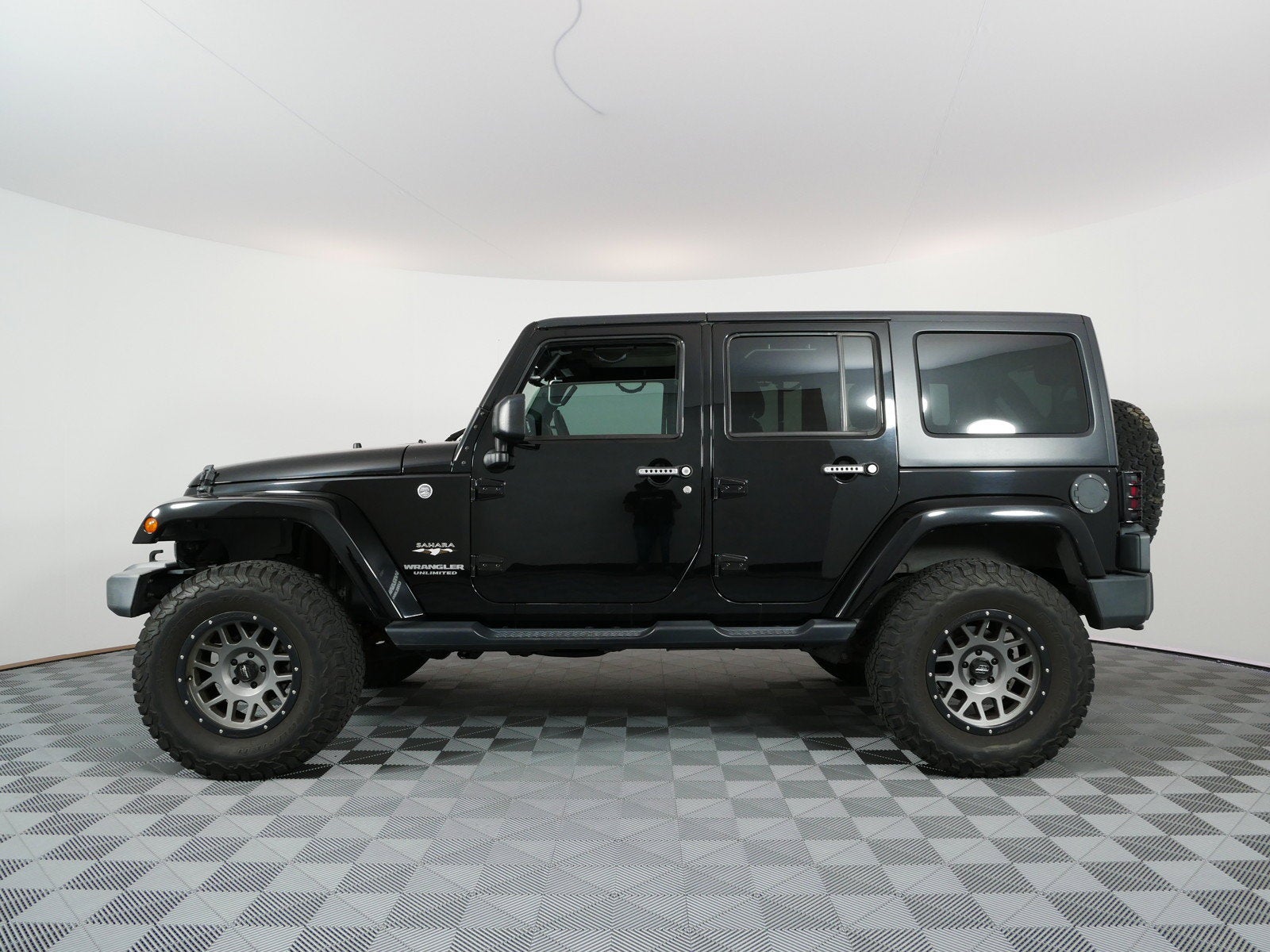 2017 Jeep Wrangler Unlimited Sahara 4WD *HIT THE TRAILS!*
