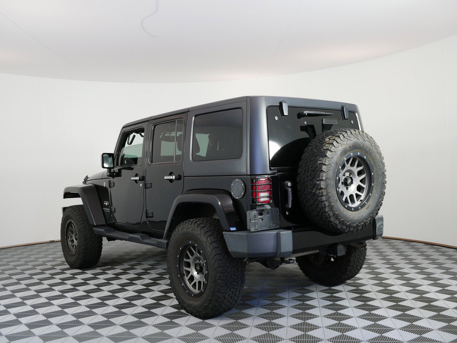 2017 Jeep Wrangler Unlimited Sahara 4WD *HIT THE TRAILS!*
