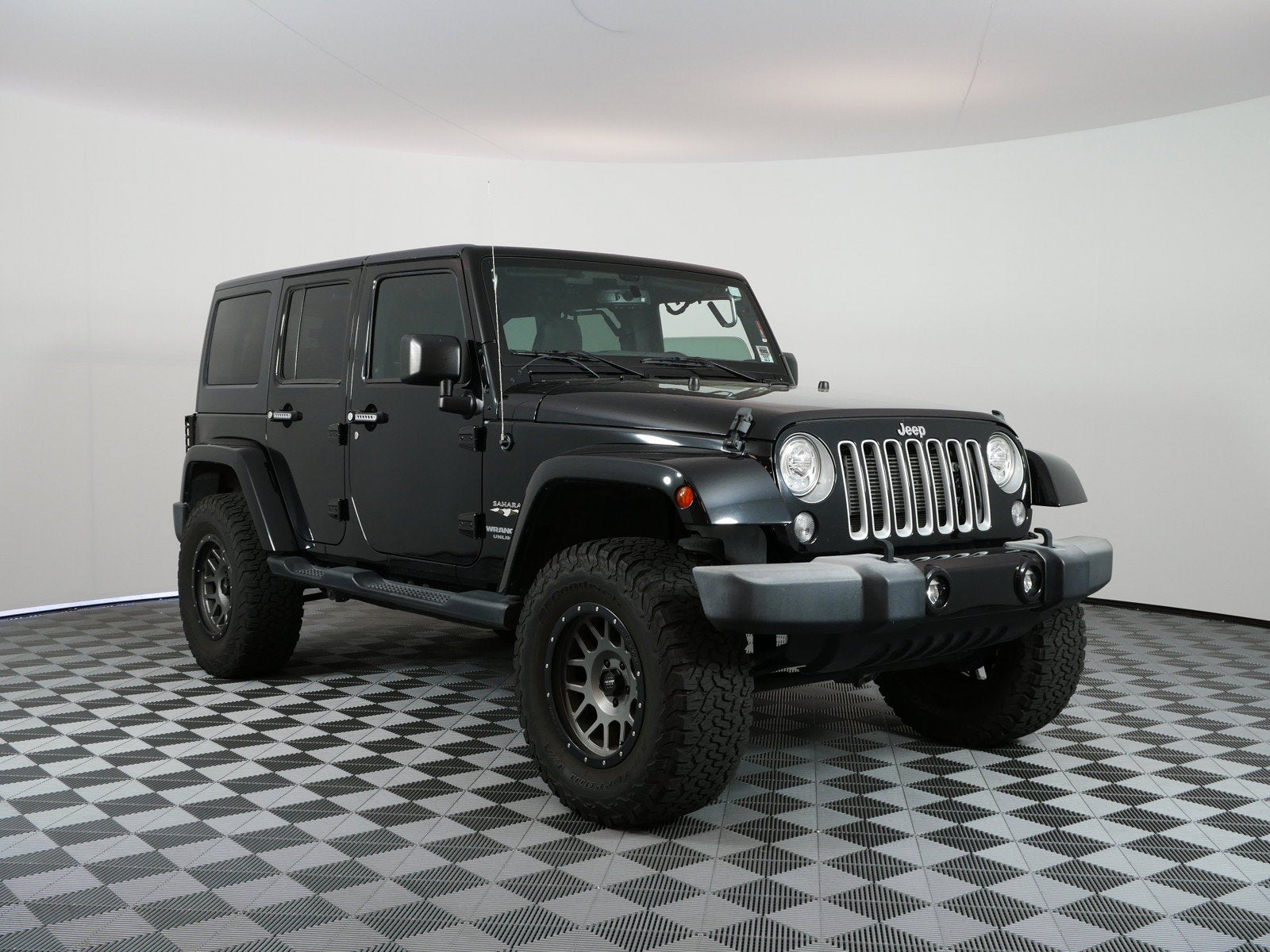 2017 Jeep Wrangler Unlimited Sahara 4WD *HIT THE TRAILS!*