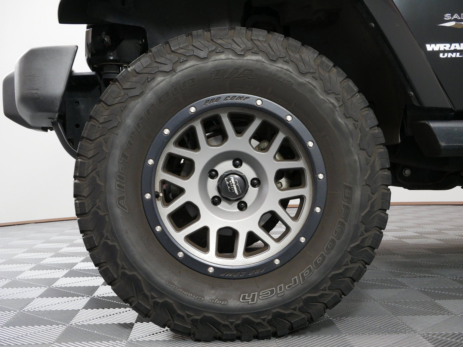 2017 Jeep Wrangler Unlimited Sahara 4WD *HIT THE TRAILS!*