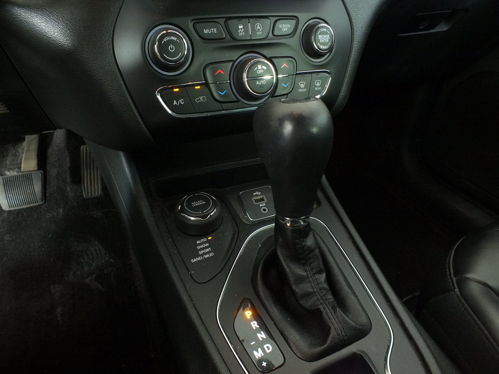 2019 Jeep Cherokee Latitude Plus 4WD *UNDER 65K MILES!*