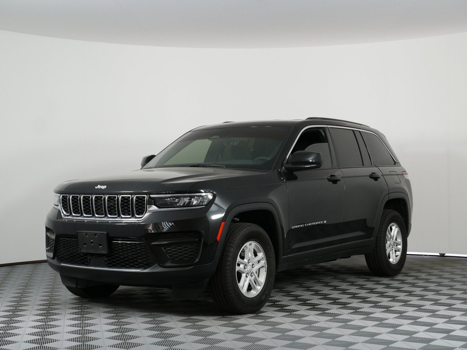 2025 Jeep Grand Cherokee Laredo 4WD *1-OWNER! CLEAN CARFAX!*