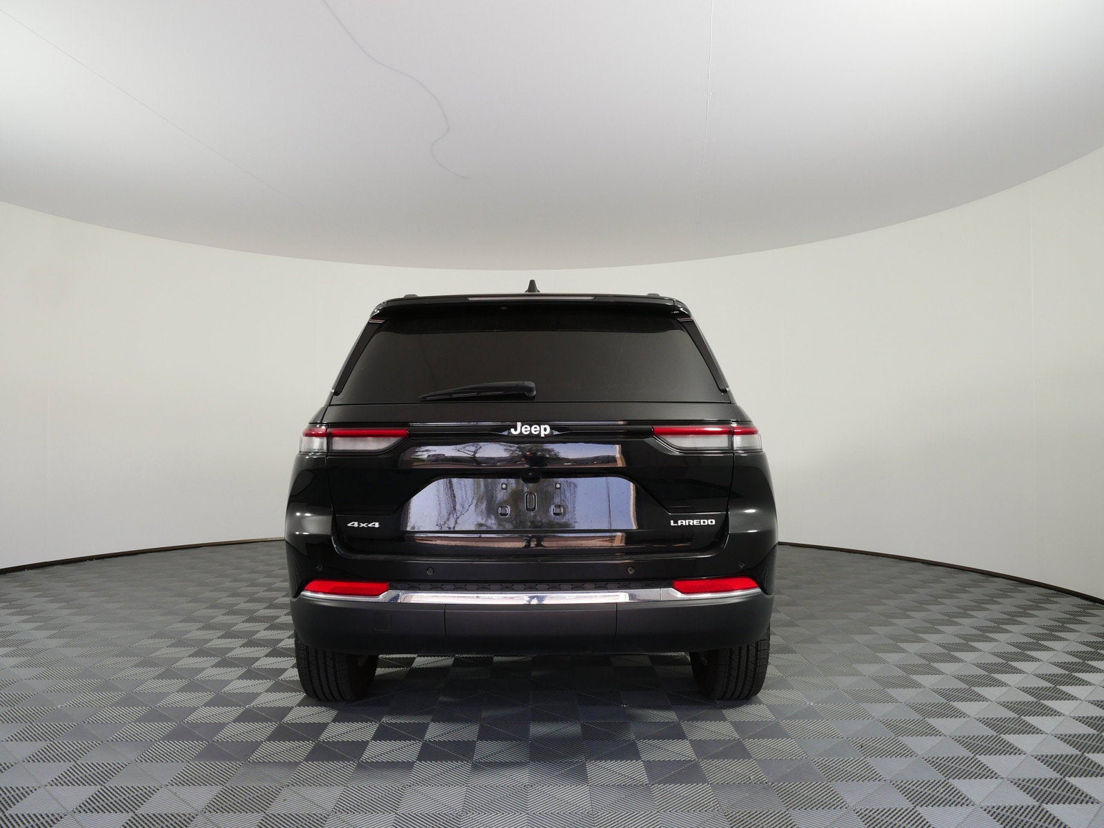 2025 Jeep Grand Cherokee Laredo 4WD *1-OWNER! CLEAN CARFAX!*