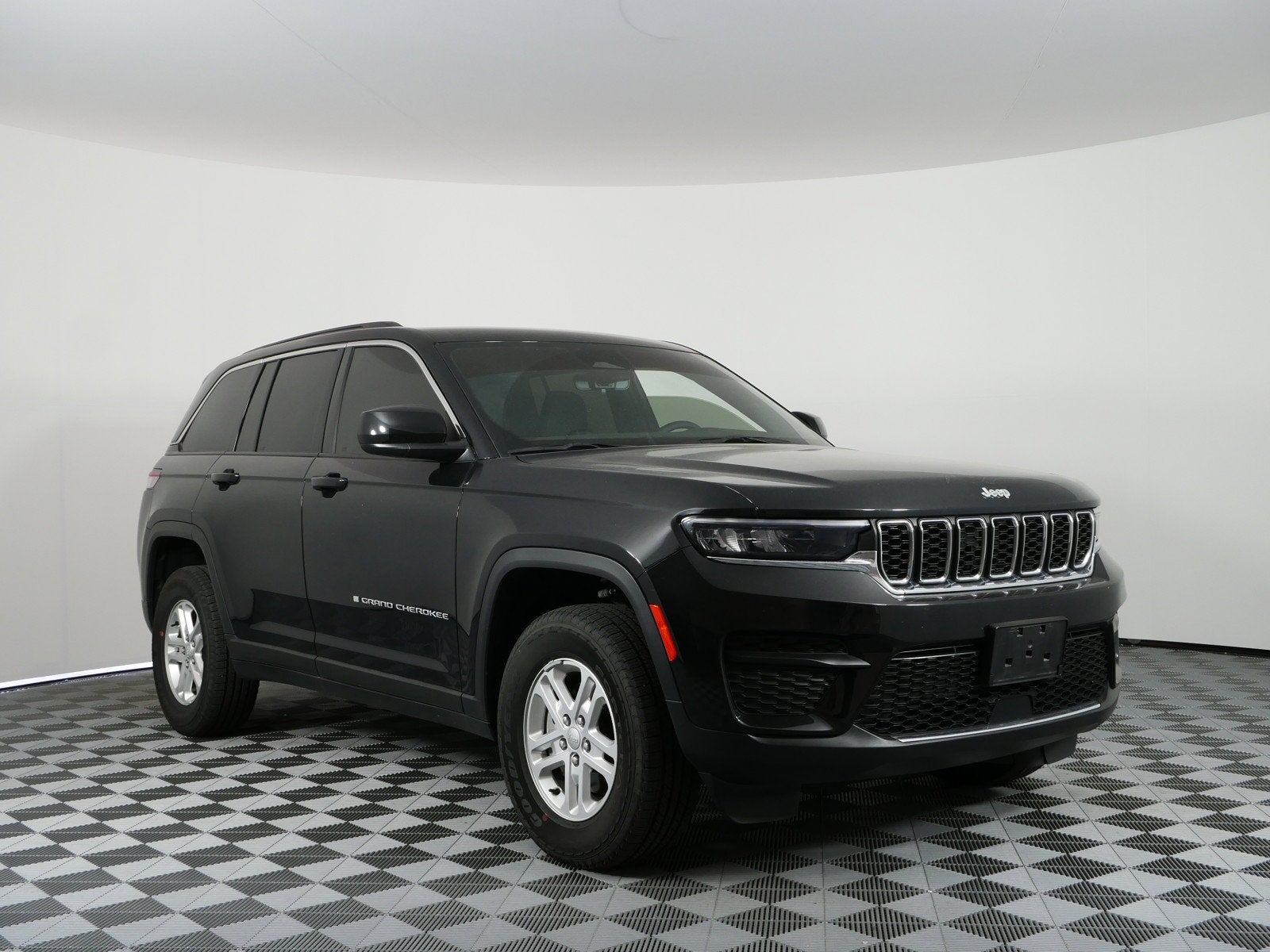 2025 Jeep Grand Cherokee Laredo 4WD *1-OWNER! CLEAN CARFAX!*