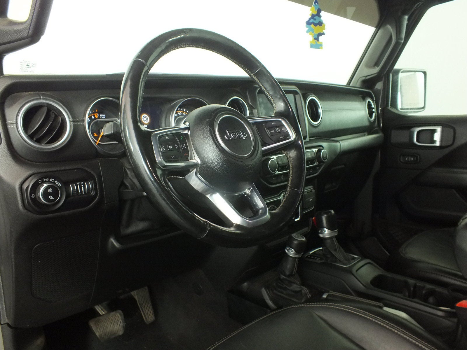 2020 Jeep Gladiator Overland 4WD *LOOKS GREAT!*