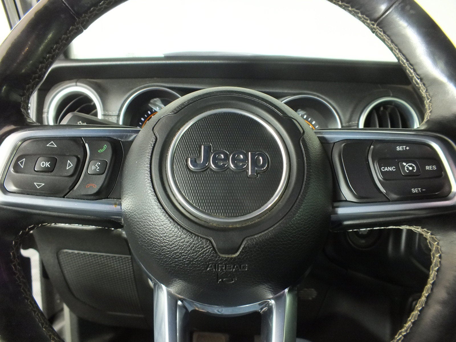 2020 Jeep Gladiator Overland 4WD *LOOKS GREAT!*