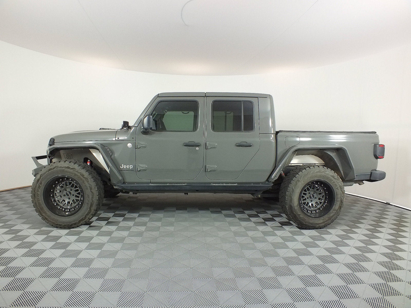 2020 Jeep Gladiator Overland 4WD *LOOKS GREAT!*