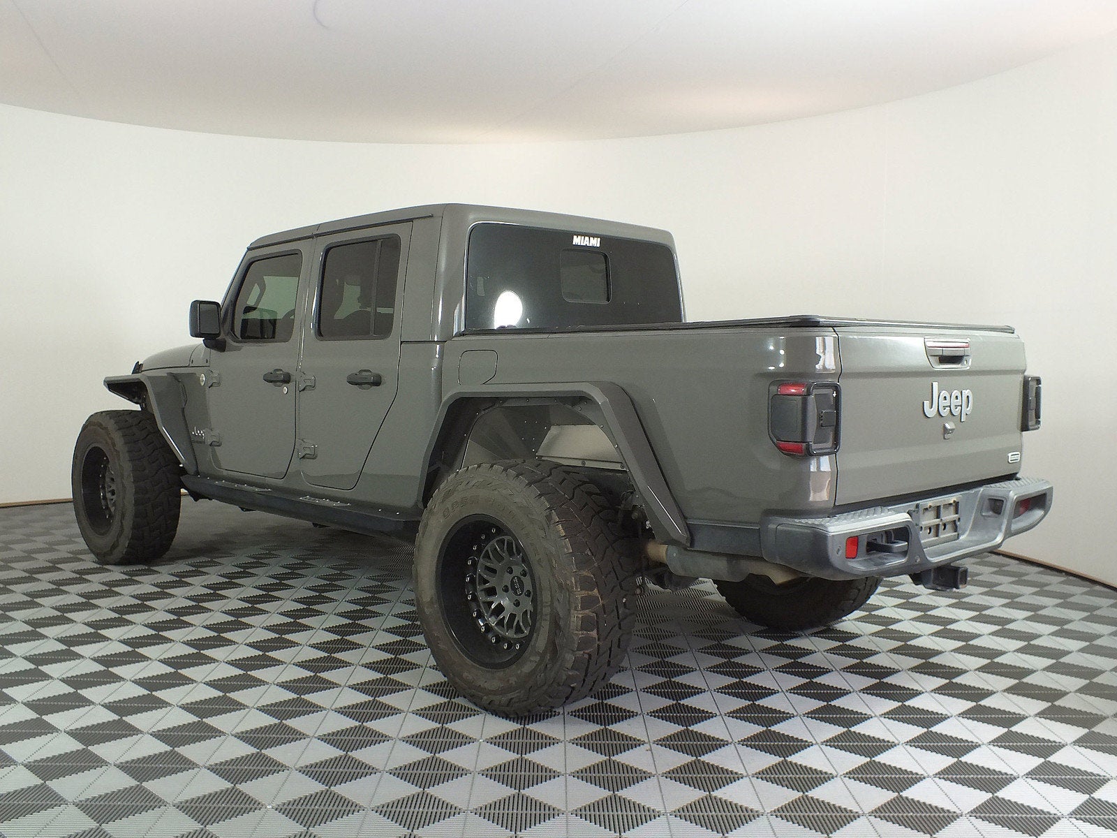 2020 Jeep Gladiator Overland 4WD *LOOKS GREAT!*