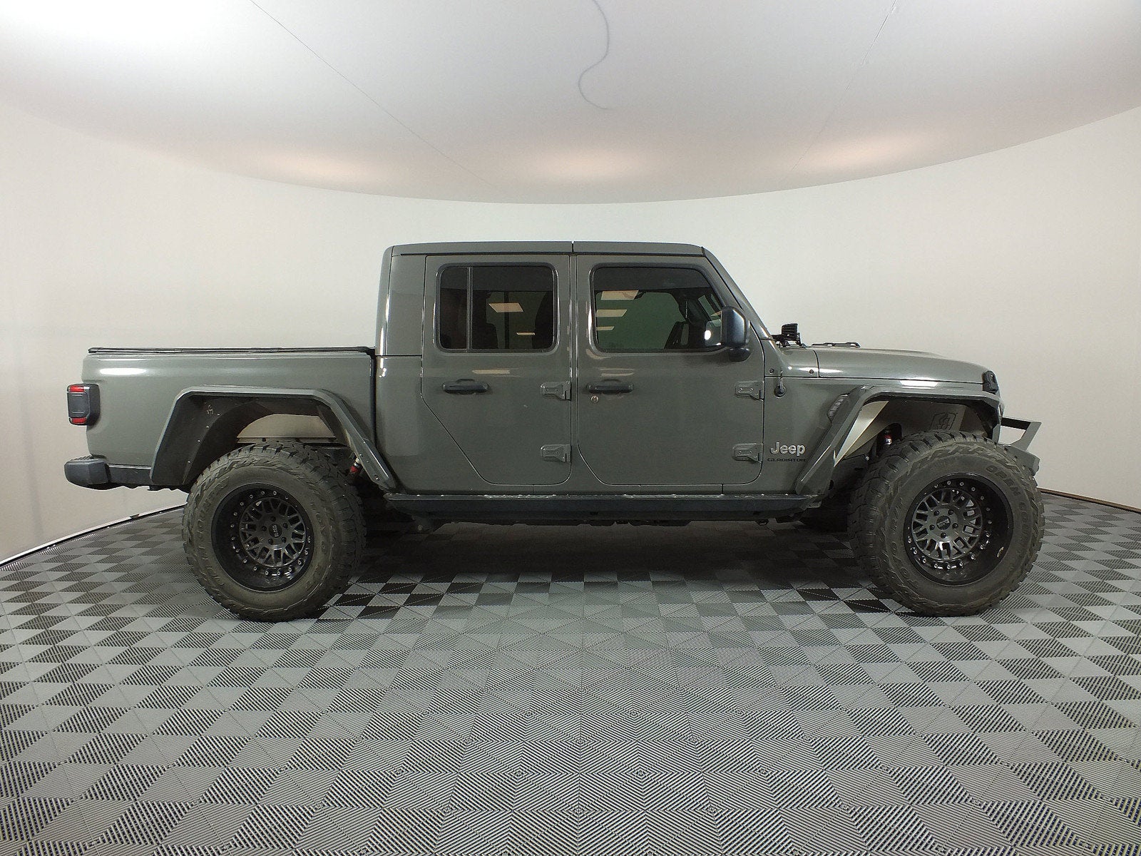 2020 Jeep Gladiator Overland 4WD *LOOKS GREAT!*