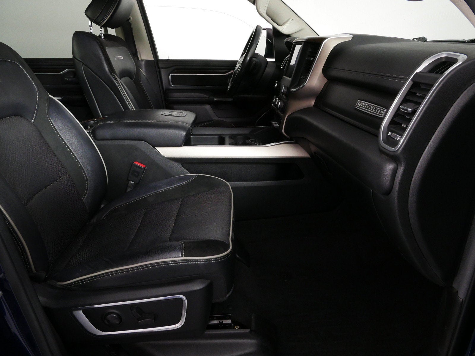 2022 RAM 1500 Laramie 4WD *CLEAN CARFAX*