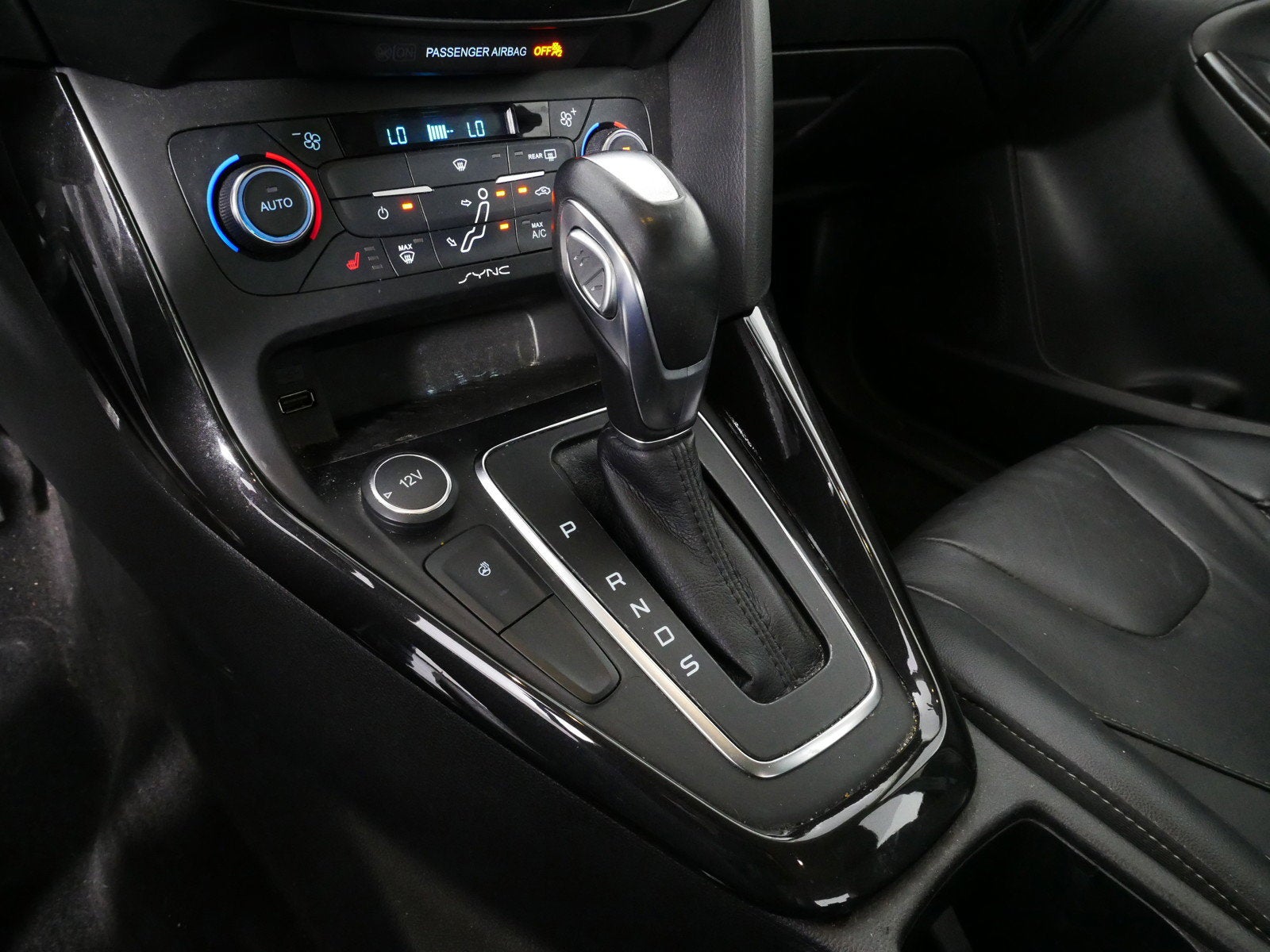 2017 Ford Focus Titanium *1-OWNER, CLEAN CARFAX!*