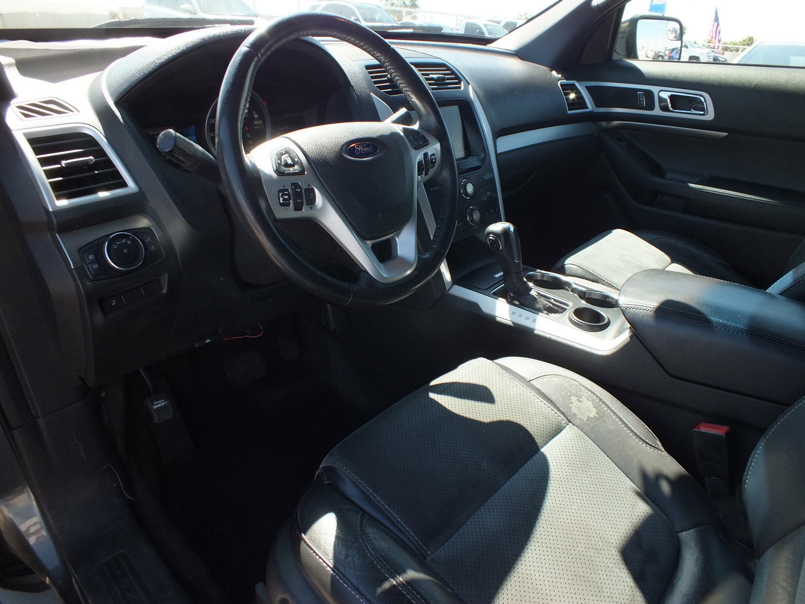 2015 Ford Explorer XLT FWD *ROOMY!*