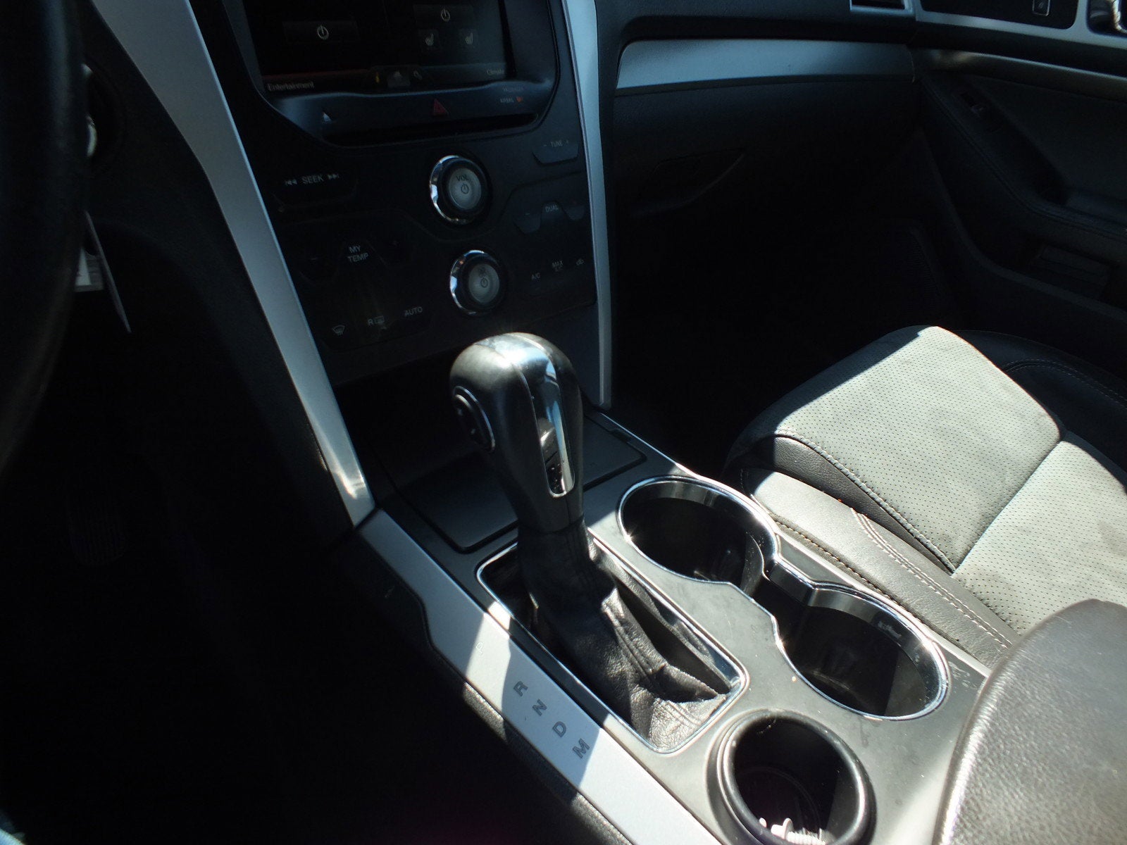 2015 Ford Explorer XLT FWD *ROOMY!*