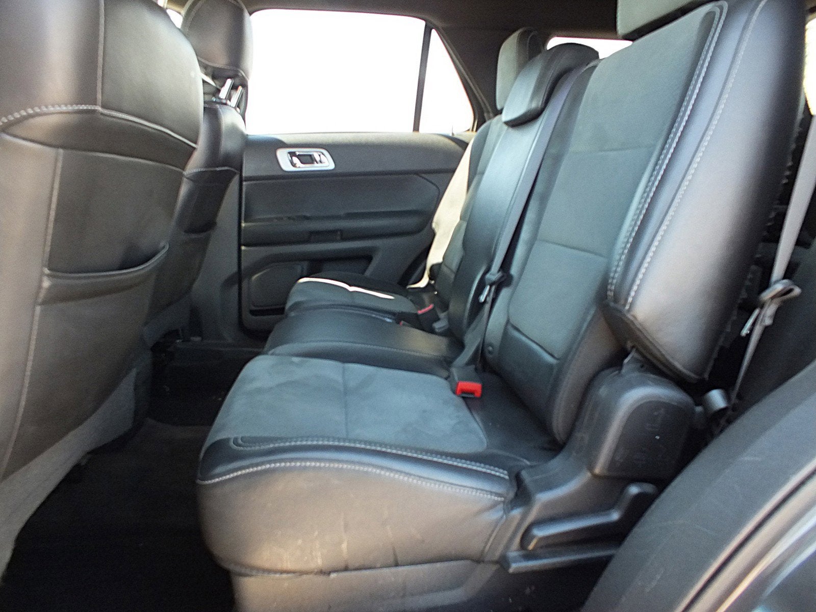 2015 Ford Explorer XLT FWD *ROOMY!*