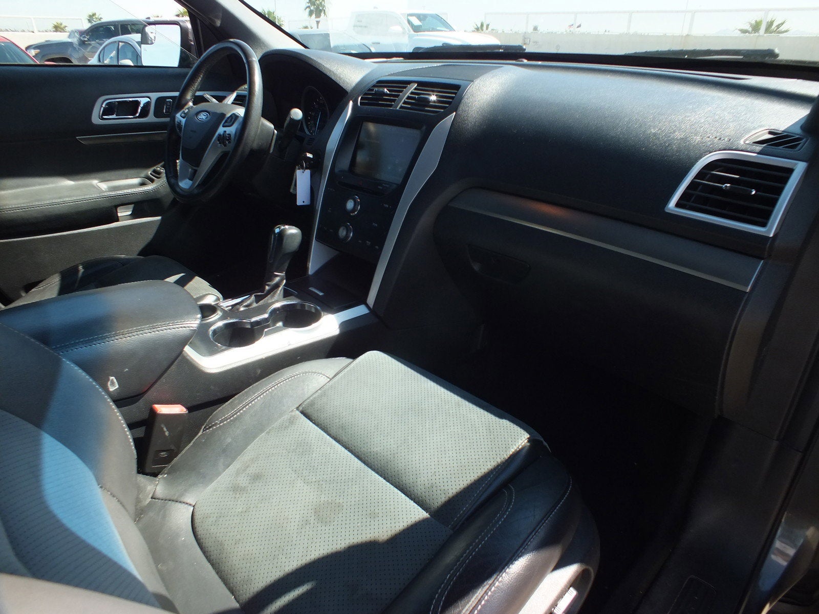 2015 Ford Explorer XLT FWD *ROOMY!*