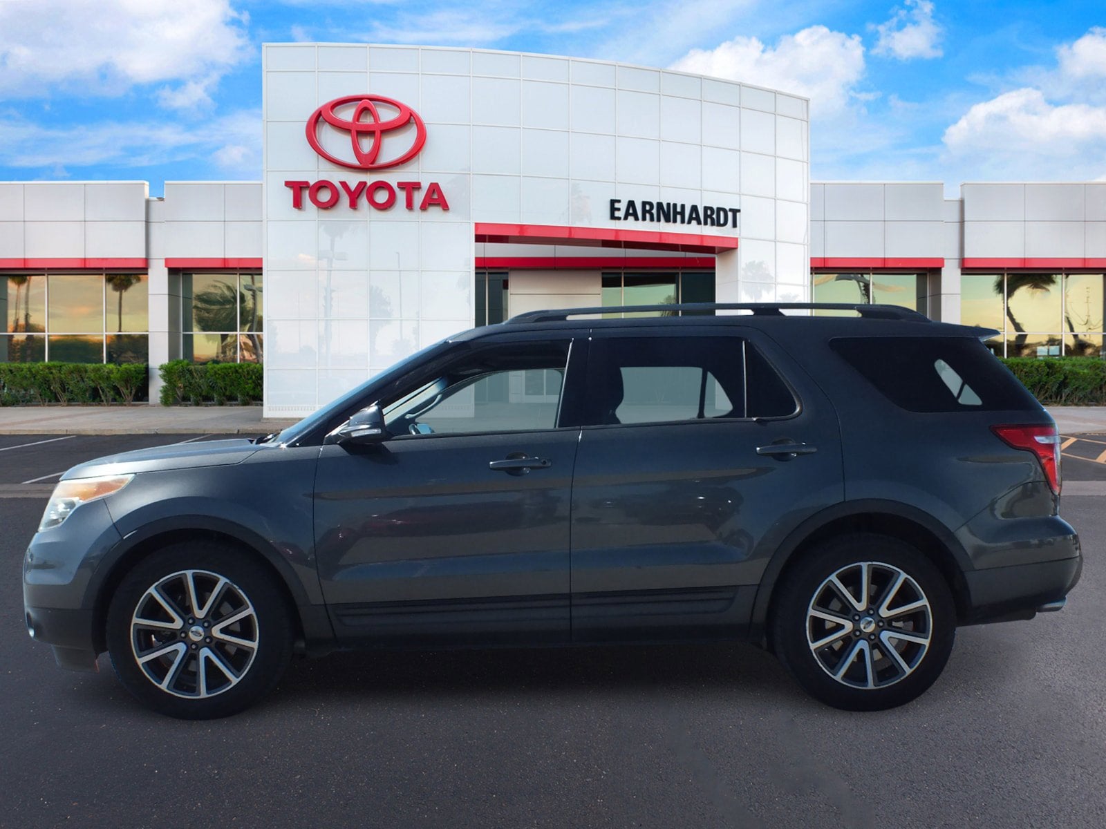 2015 Ford Explorer XLT FWD *ROOMY!*