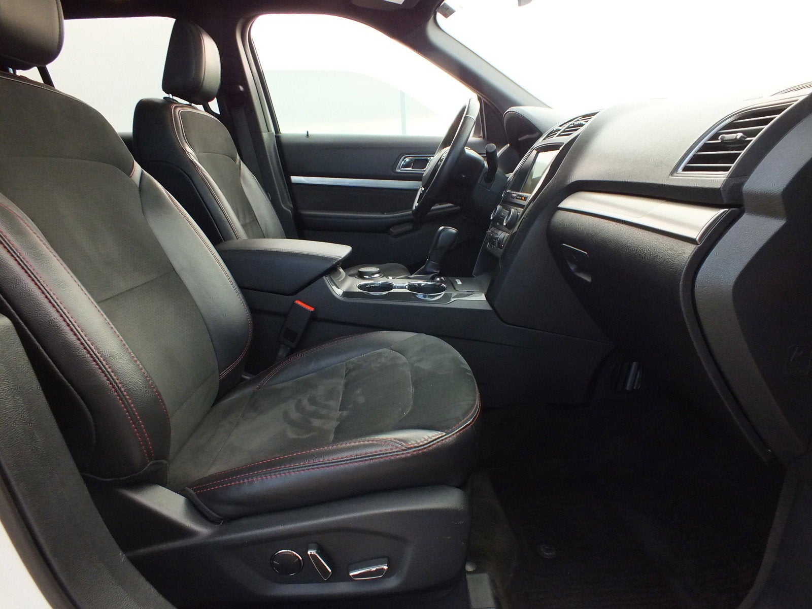 2018 Ford Explorer XLT AWD *CLEAN CARFAX!*