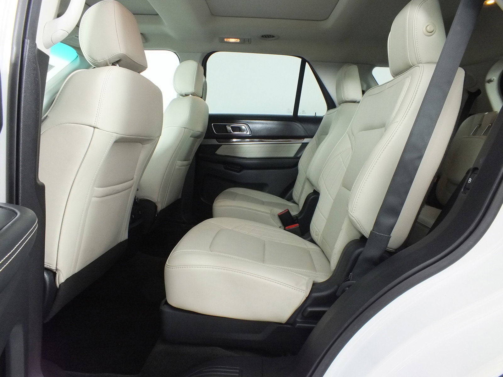 2017 Ford Explorer Platinum 4WD *CLEAN CARFAX! RUNS STRONG!*