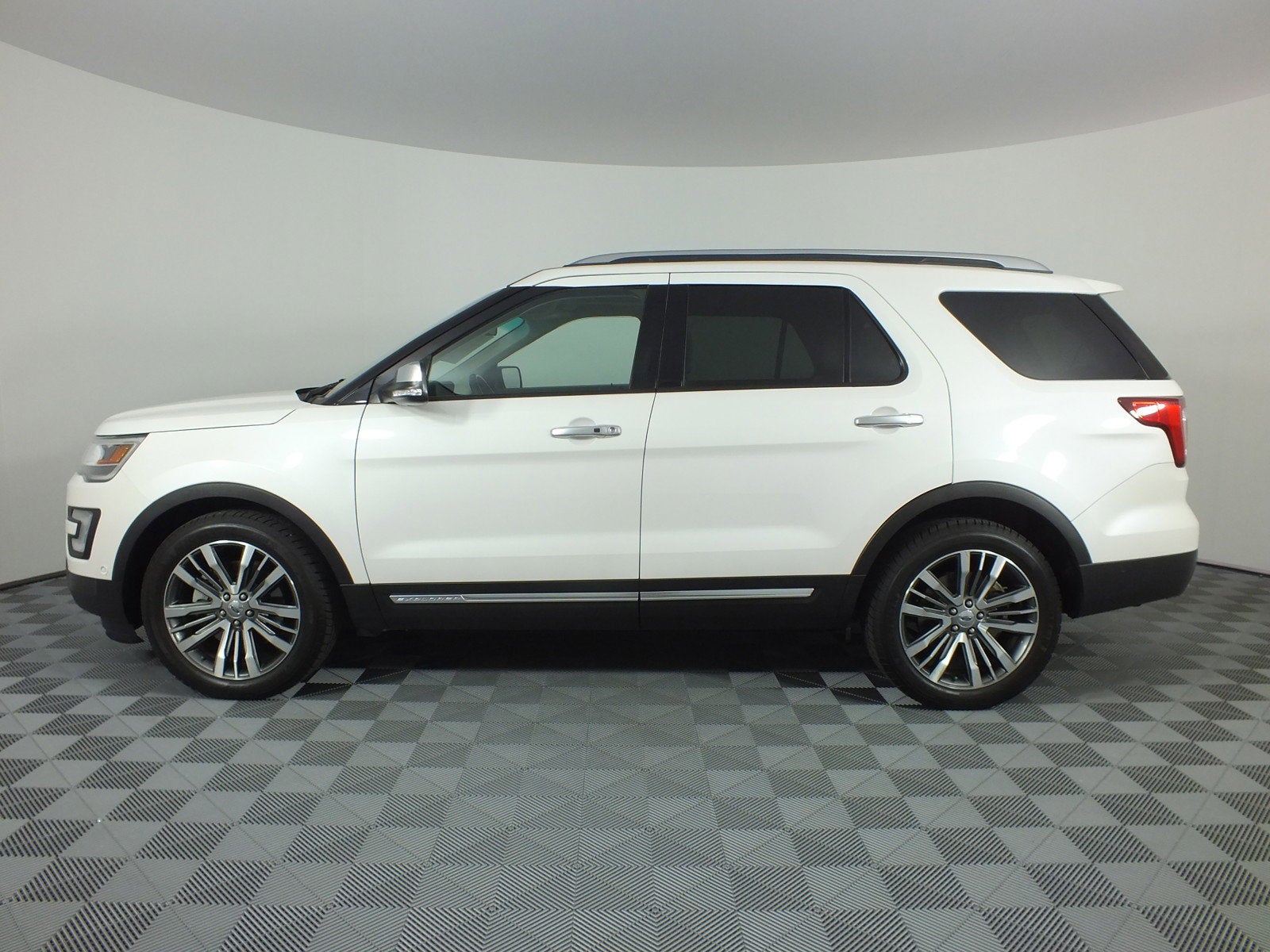 2017 Ford Explorer Platinum 4WD *CLEAN CARFAX! RUNS STRONG!*