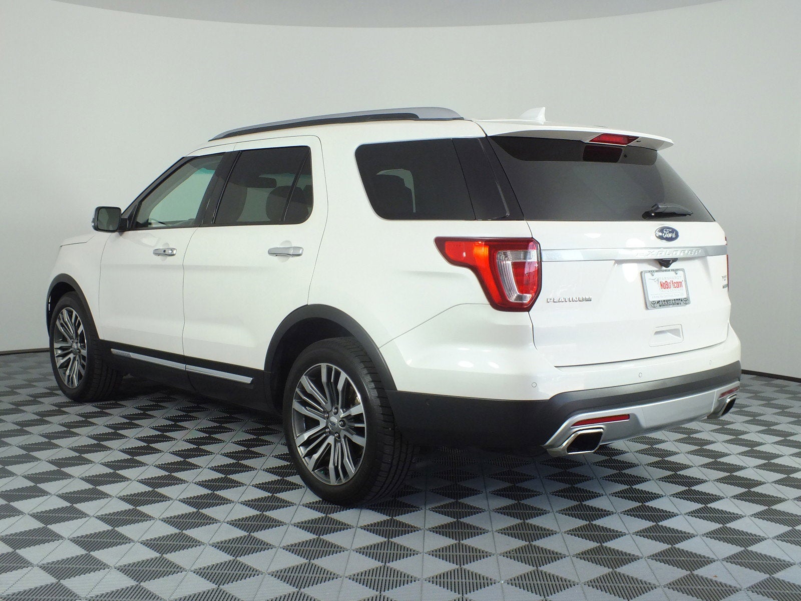 2017 Ford Explorer Platinum 4WD *CLEAN CARFAX! RUNS STRONG!*