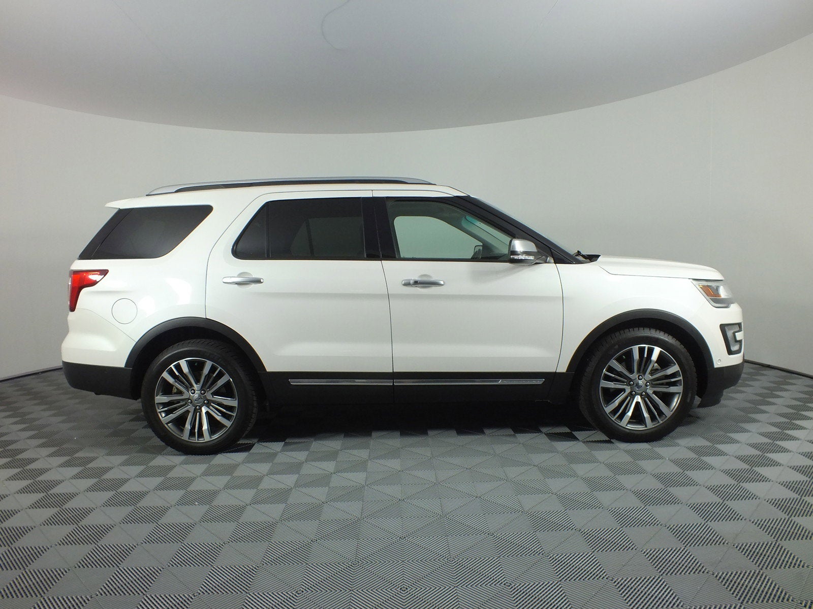 2017 Ford Explorer Platinum 4WD *CLEAN CARFAX! RUNS STRONG!*