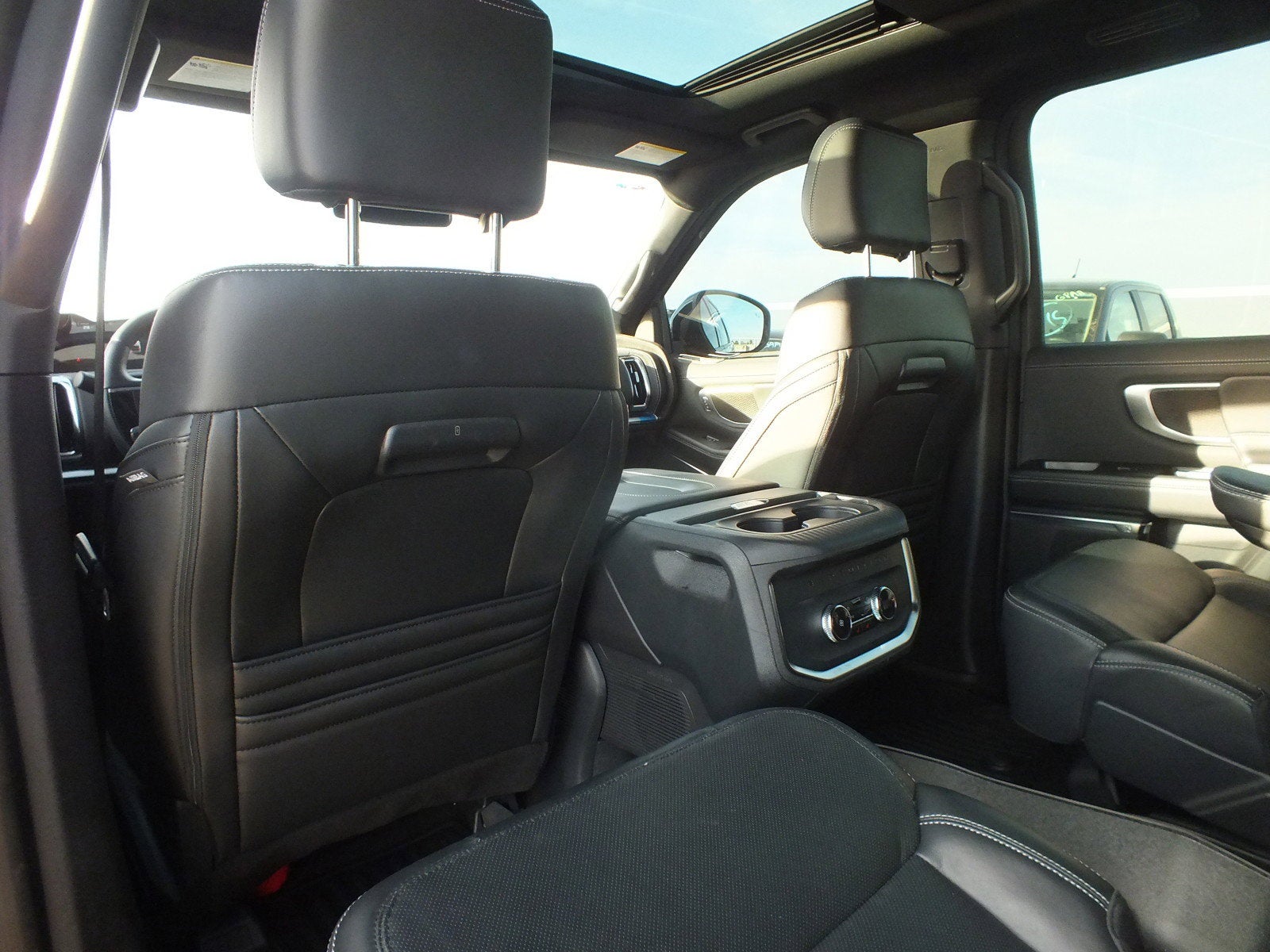 2025 Ford Expedition Platinum 4WD *LIKE NEW! ONLY 13K MILES!*