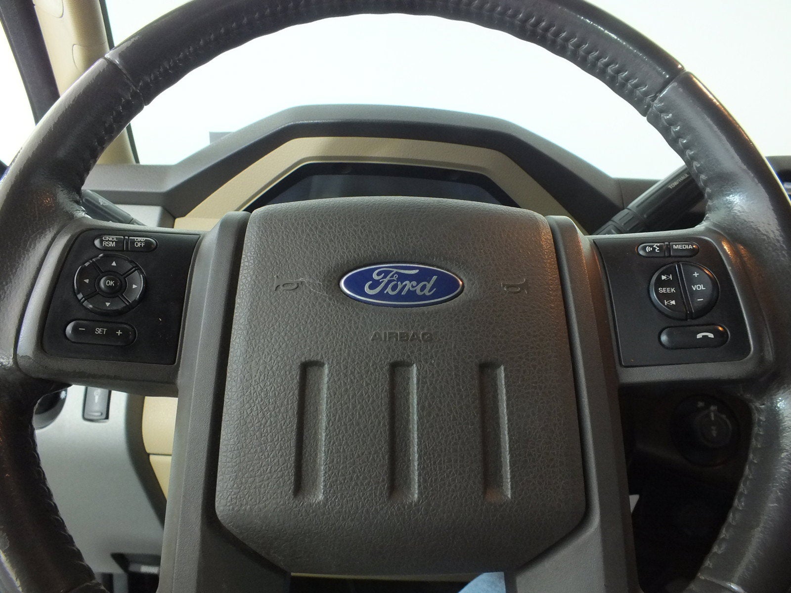 2014 Ford Super Duty F-350 SRW Lariat 4WD *CLEAN CARFAX! RUNS STRONG!*