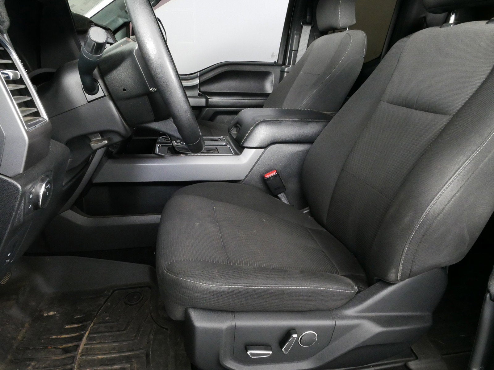 2017 Ford F-150 Lariat 2WD *CLEAN CARFAX!*