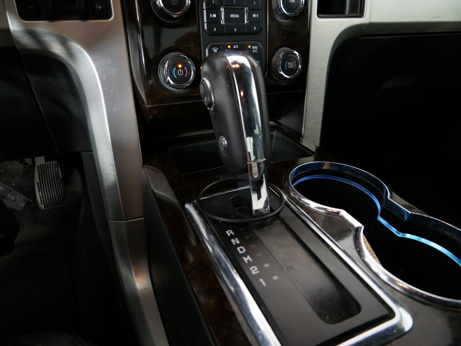 2014 Ford F-150 Platinum 4WD *RELIABLE DAILY DRIVER!*