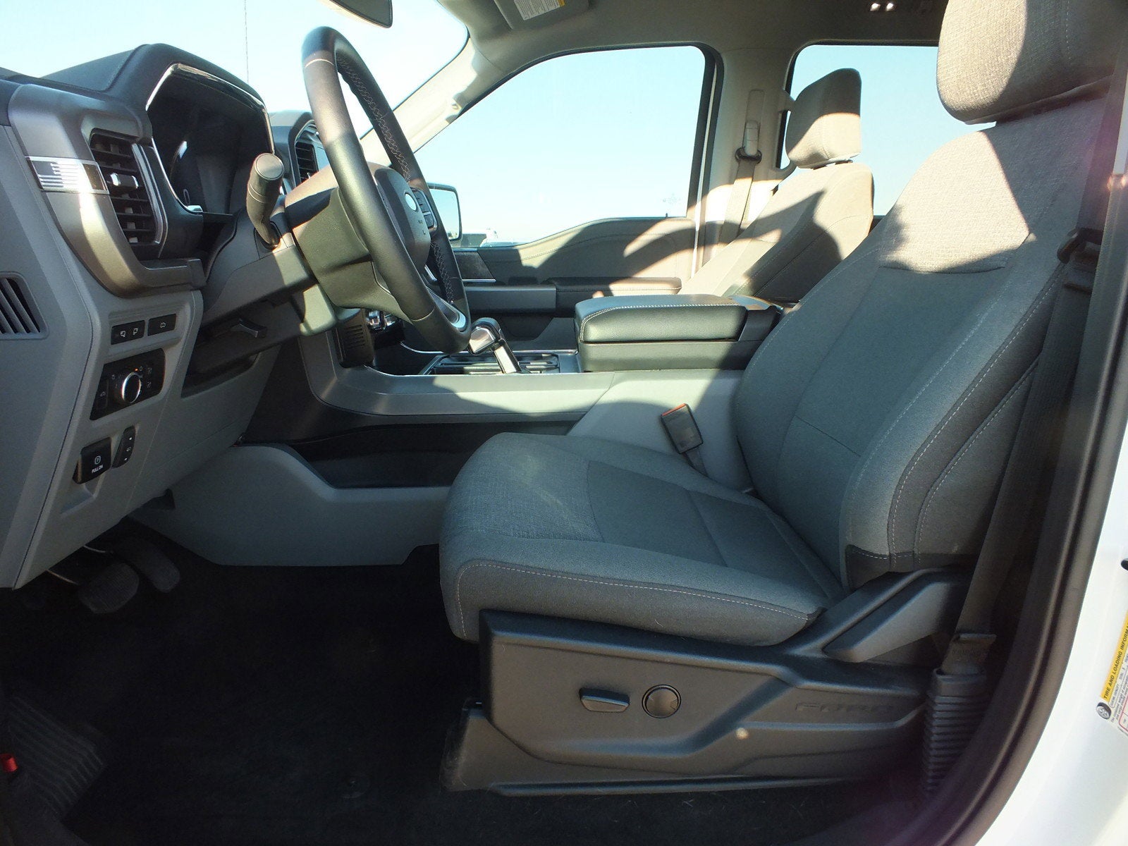 2024 Ford F-150 Lightning XLT 4WD ELECTRIC *1-OWNER! UNDER 10K MILES*