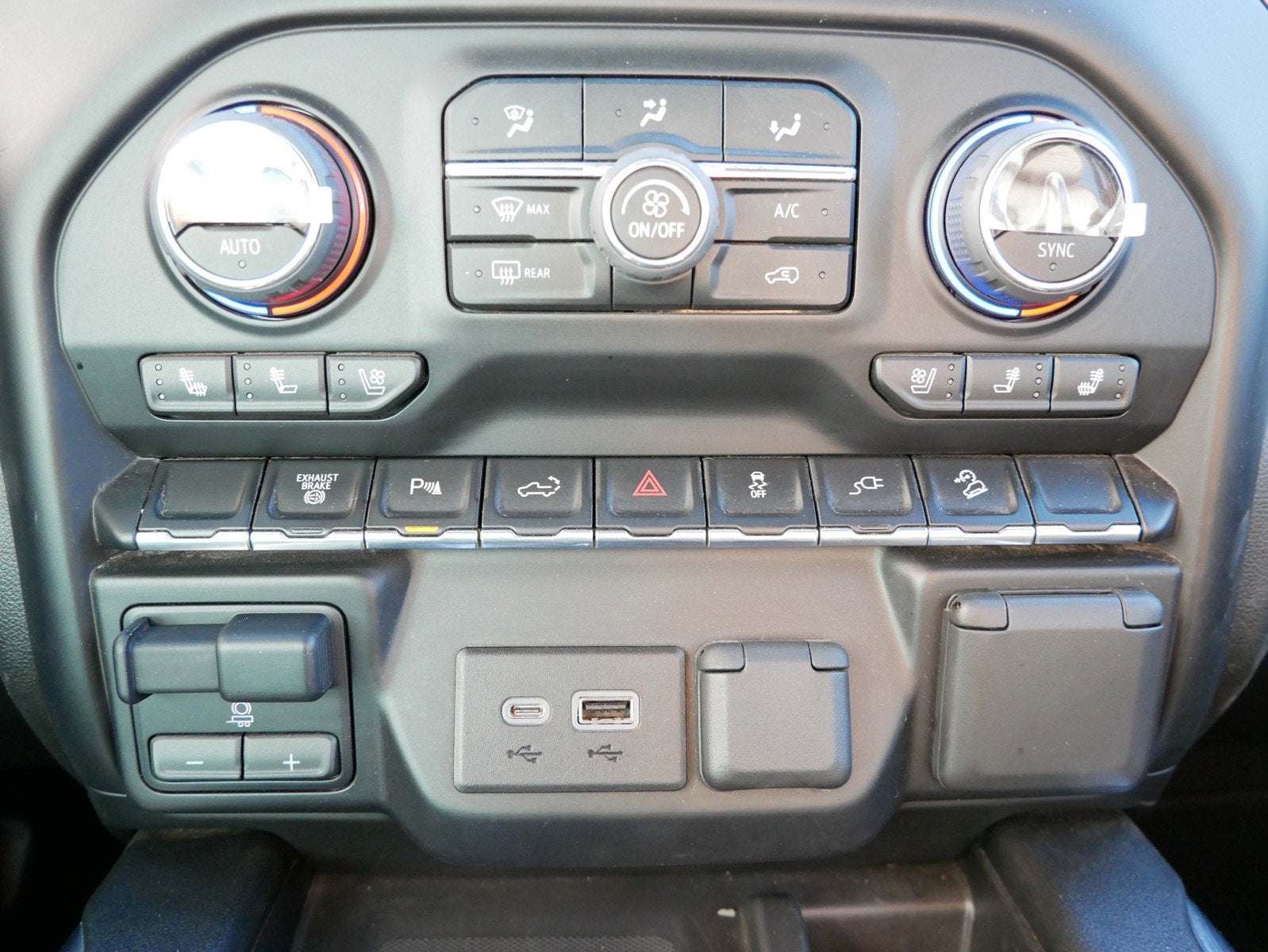 2022 Chevrolet Silverado 3500HD High Country 4WD *CLEAN CARFAX!*