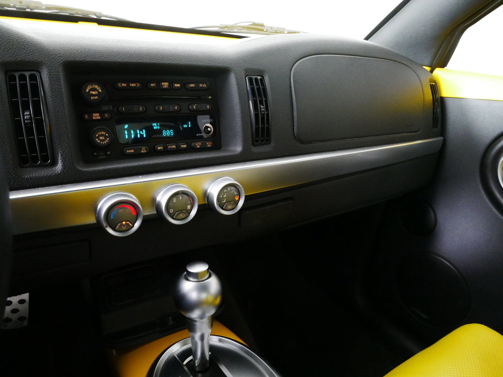 2004 Chevrolet SSR LS *CLEAN CARFAX!*