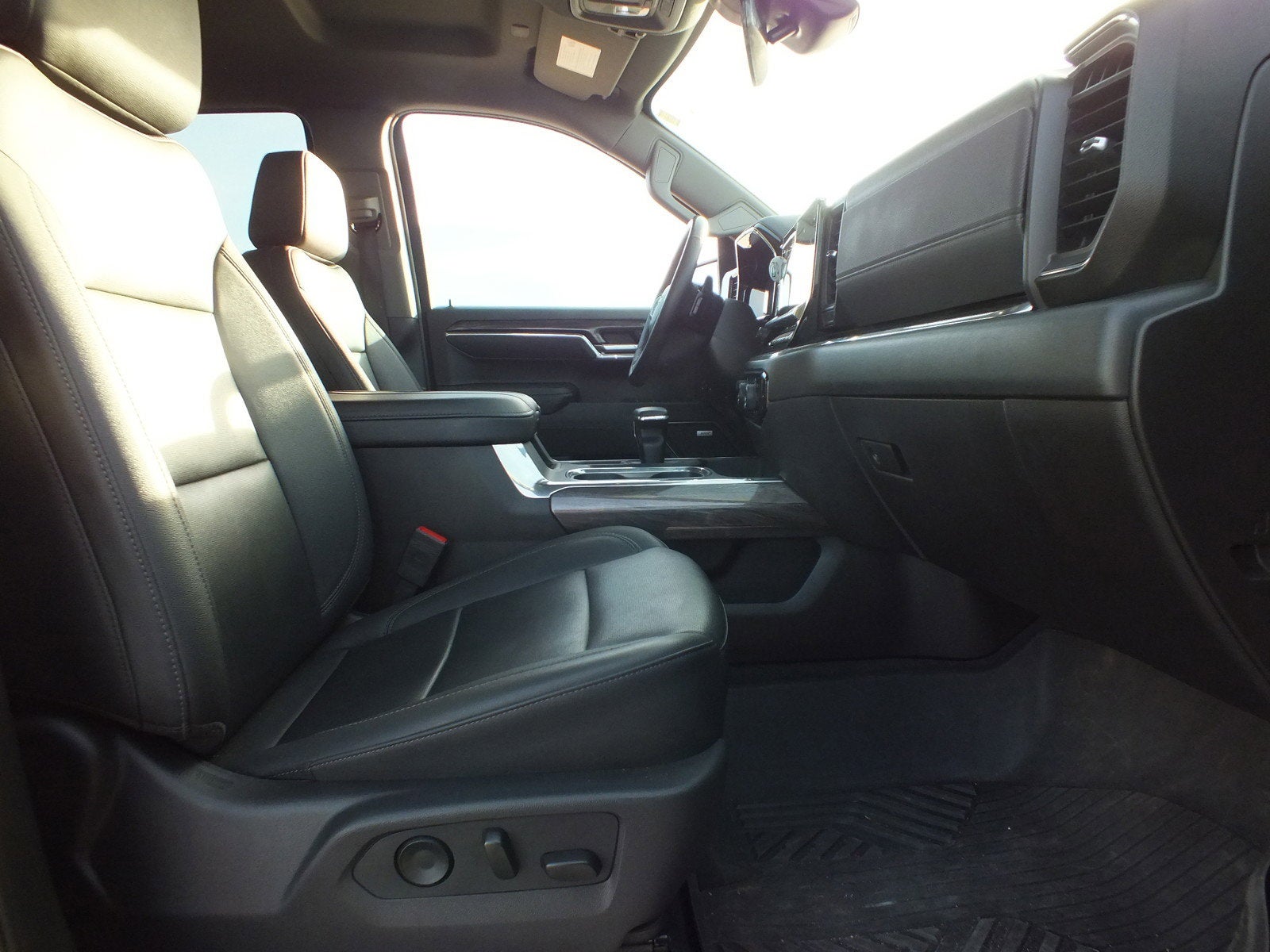 2025 Chevrolet Silverado 1500 LTZ 4X4 *1 OWNER, CLEAN CARFAX!*