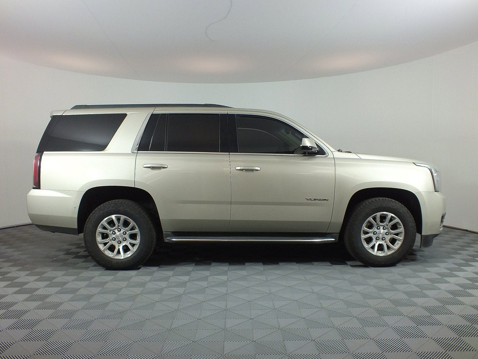2015 GMC Yukon SLE 4WD *LOW MILES!*