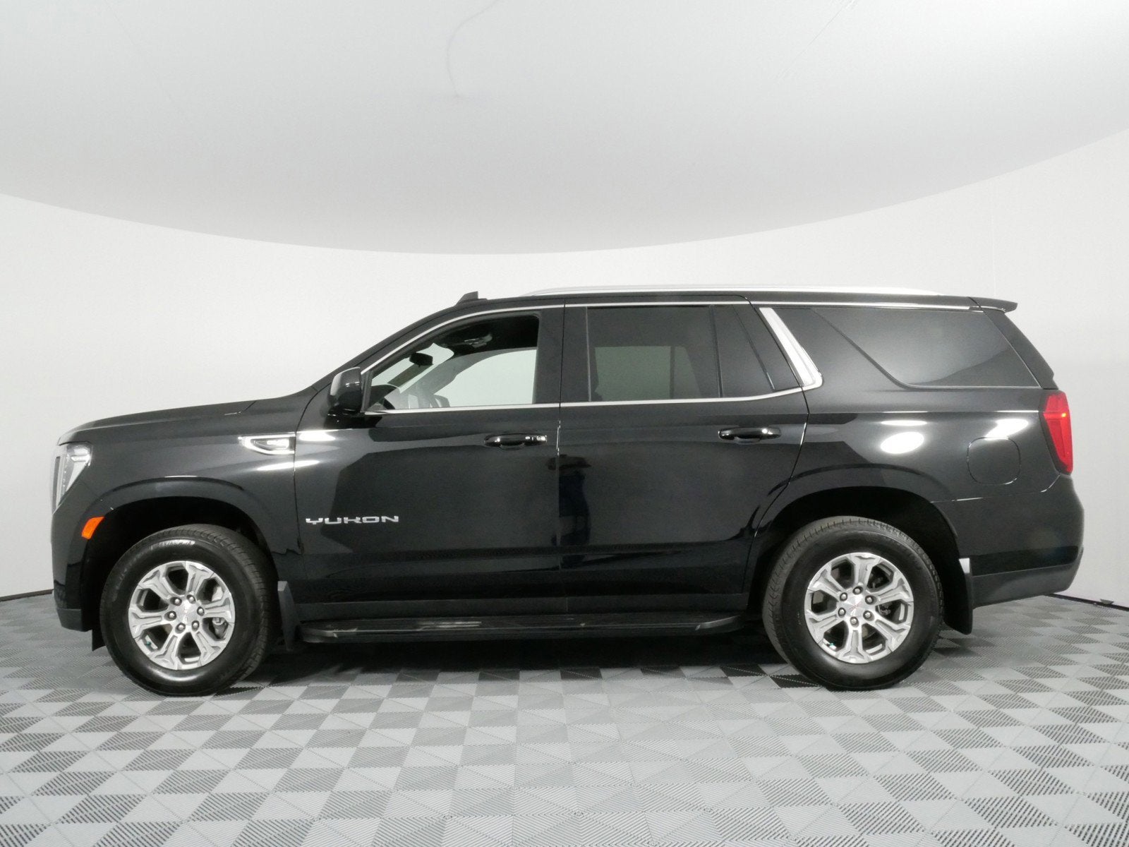 2024 GMC Yukon SLE 4X4 *CLEAN CARFAX, 1 OWNER!*