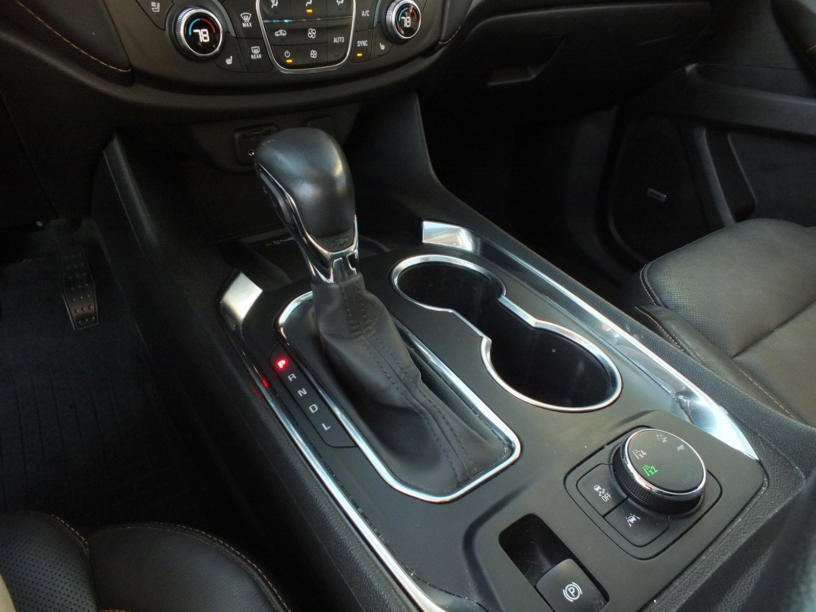 2021 Chevrolet Traverse Premier AWD *CLEAN CARFAX! ROOMY!*