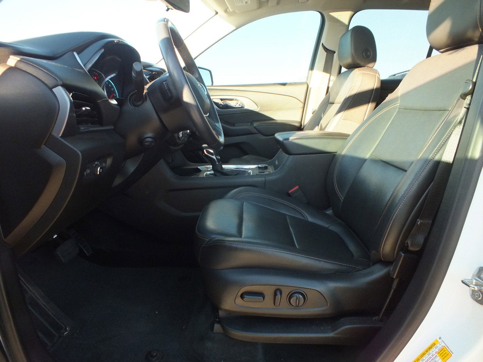 2021 Chevrolet Traverse Premier AWD *CLEAN CARFAX! ROOMY!*