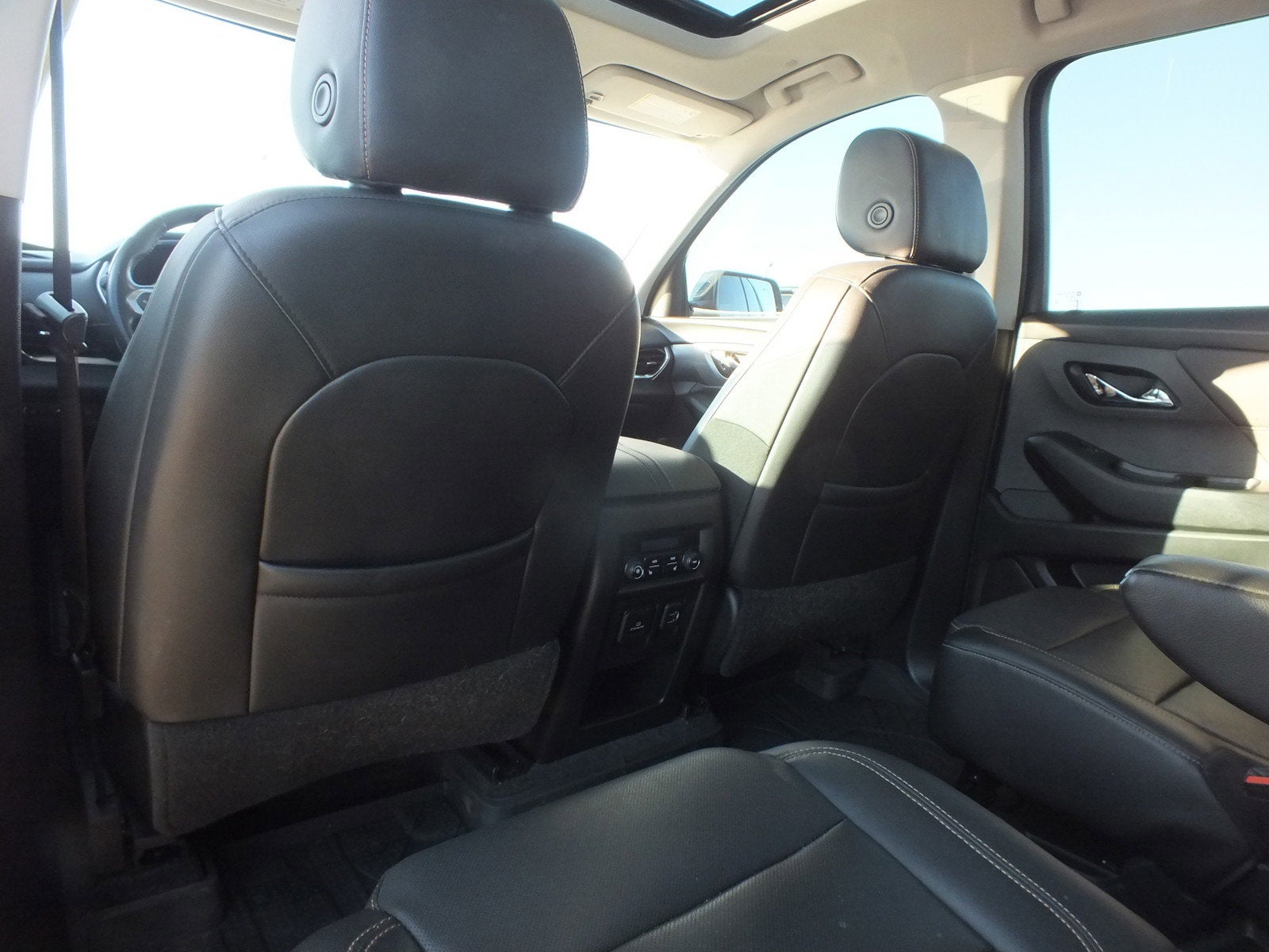 2021 Chevrolet Traverse Premier AWD *CLEAN CARFAX! ROOMY!*