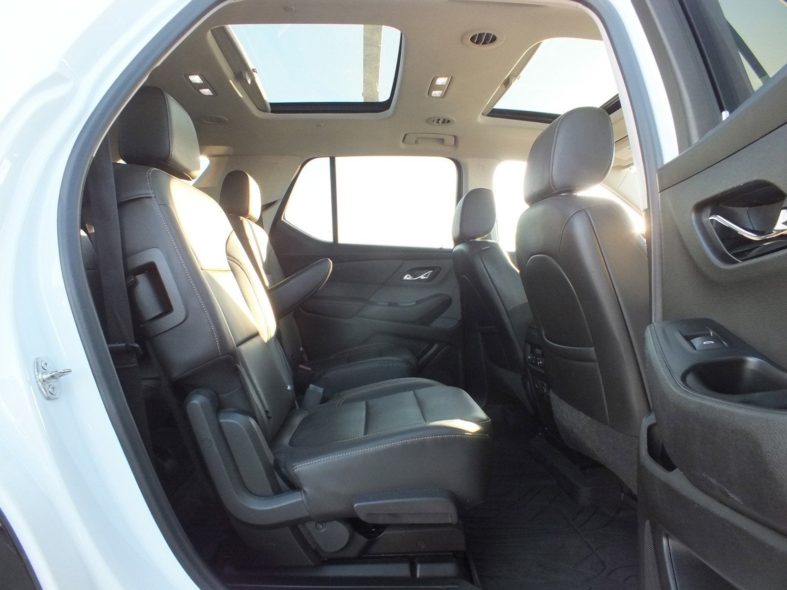 2021 Chevrolet Traverse Premier AWD *CLEAN CARFAX! ROOMY!*