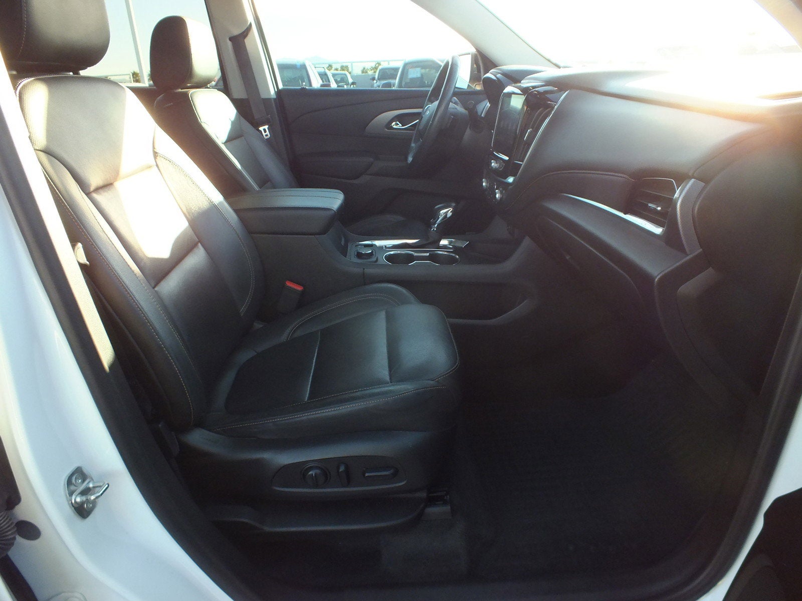 2021 Chevrolet Traverse Premier AWD *CLEAN CARFAX! ROOMY!*