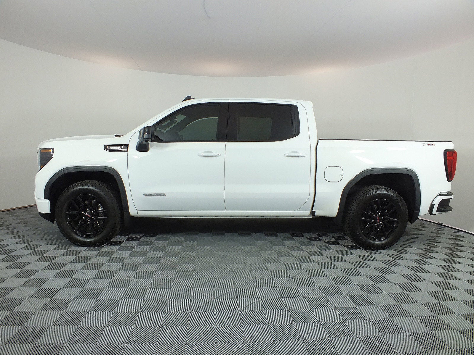 2025 GMC Sierra 1500 Elevation 4WD *1-OWNER! UNDER 3K MILES!*